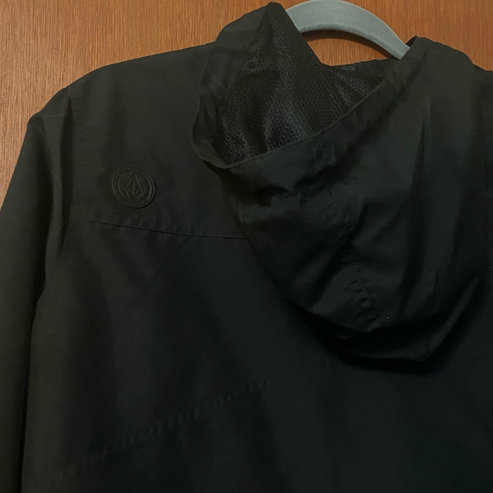 Volcom Womens Jacket wind rain black m Coat EUC Windbreaker Water Resistant